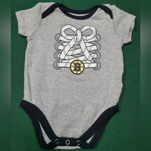 Boston Bruins onsie EUC.